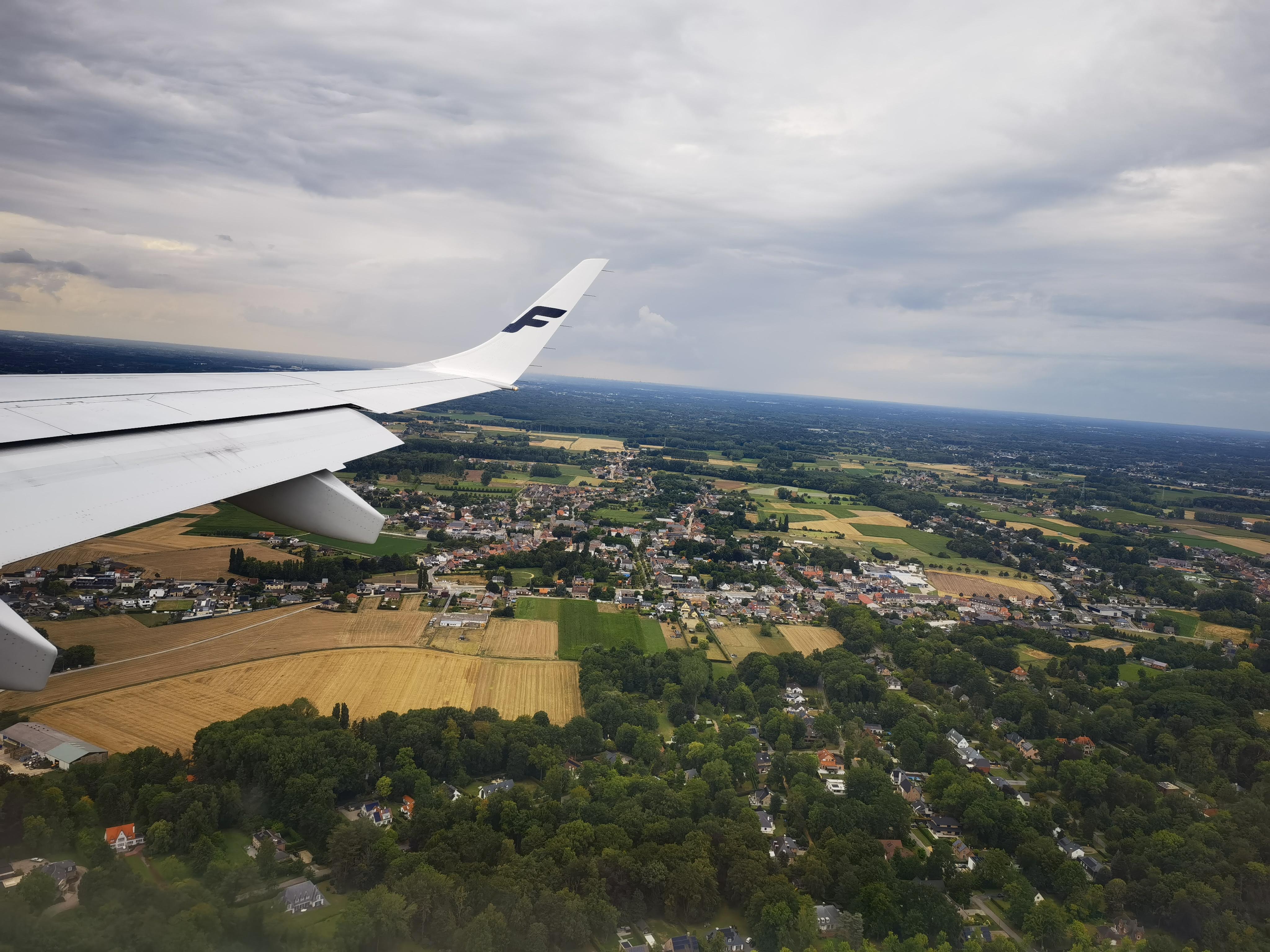 芬兰航空 Finnair 的飞机在空中飞行